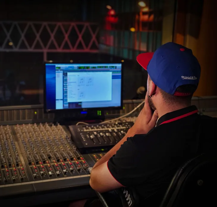 Web design process for musicians and music producers in Dubai